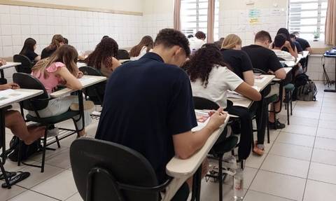 Estudantes do Colégio Satc participam de simulado do Enem