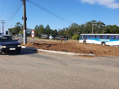 Prefeitura de Balneário Rincão constrói rótula de acesso ao bairro Lagoa dos Freitas