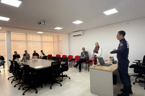 Junho Laranja reforça prevenção a queimaduras e capacita professoras em Cocal do Sul