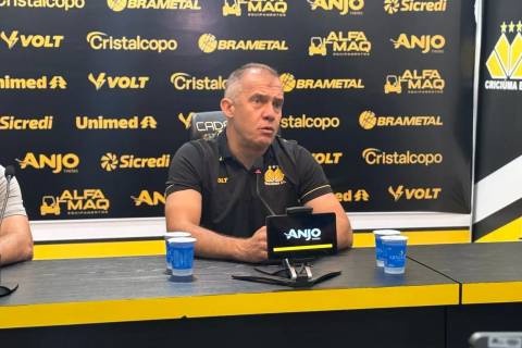 “Poderia ter sido um placar maior”, diz Eduardo Baptista após vitória do Criciúma