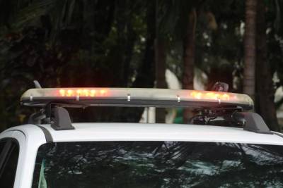 Criminoso armado atira três vezes contra funcionário durante fuga de assalto