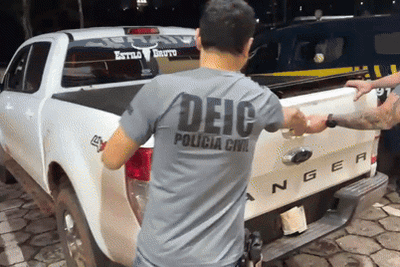 Vídeo: dupla é flagrada transportando 1,5 toneladas de maconha em caminhonetes
