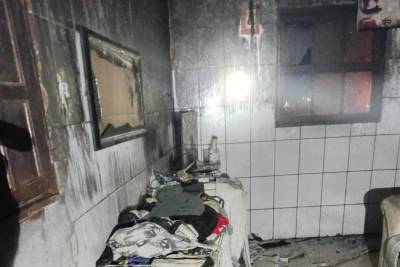 Casa é parcialmente destruída por incêndio