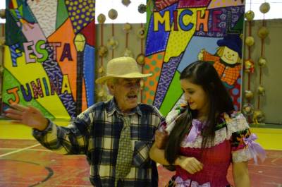 Idosos do Asilo São Vicente na festa junina do Michel