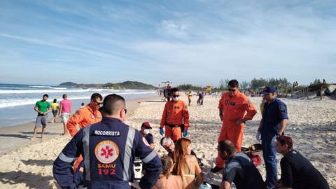 Homem morre afogado ao entrar no mar para surfar