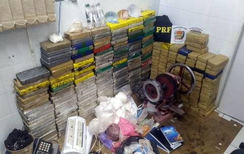 Operação conjunta entre PRF e PM resulta na apreensão de 300 kg de drogas 