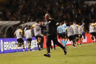 Eduardo Baptista completa um ano no Tigre com aproveitamento de 56%