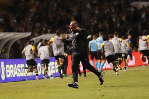 Eduardo Baptista completa um ano no Tigre com aproveitamento de 56%
