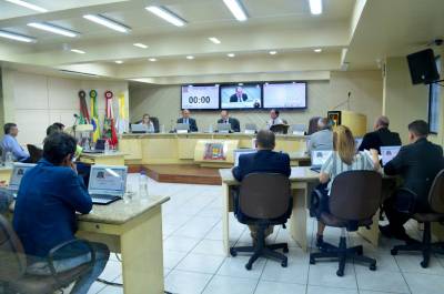Vereadores aprovam projetos em Sessão Extraordinária