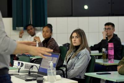 Unibave abre inscrições para o programa 'Vem Comigo' e oferece descontos por indicação 