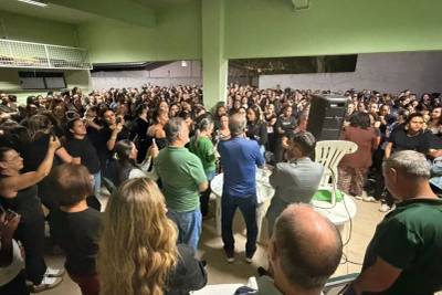 Vídeos e fotos: professores da Afasc aprovam greve e dão prazo de 48 horas para resposta