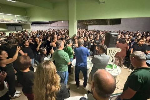 Vídeos e fotos: professores da Afasc aprovam greve e dão prazo de 48 horas para resposta