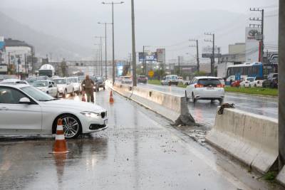Chuva volumosa provoca alagamentos em Santa Catarina e causa transtornos