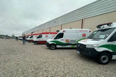 Municípios de diferentes regiões de SC recebem ambulâncias que irão agilizar atendimento móvel de urgência
