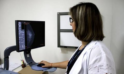 Sancionada lei que amplia prevenção de câncer em mulheres pelo SUS