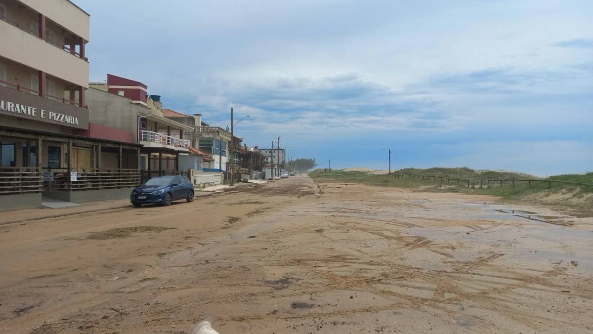 Tsunami meteorológico danificou quase 40 imóveis em Jaguaruna — foto 2