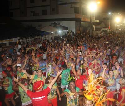 Desfile dos municípios levanta público nas arquibancadas