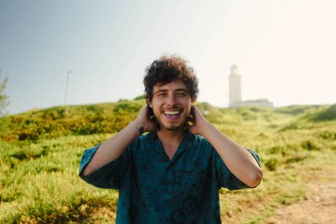 Beto Cardoso resgata single escrito em 2010 e lança com nova proposta