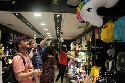 Loja de presentes busca atrair consumidores com produtos diferenciados