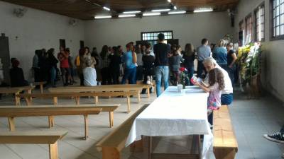 Familiares e amigos se despedem de Cinara e Nicolas Pavan