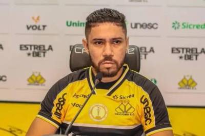 CRB faz investida por atacante do Criciúma