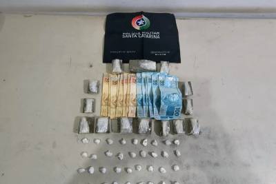 Jovem é preso por tráfico de drogas em Balneário Arroio do Silva
