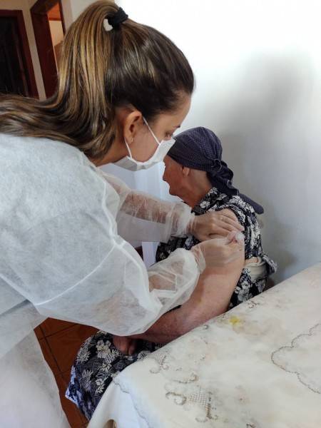 Covid-19: Morro da Fumaça inicia vacinação de idosos de 85 a 89 anos