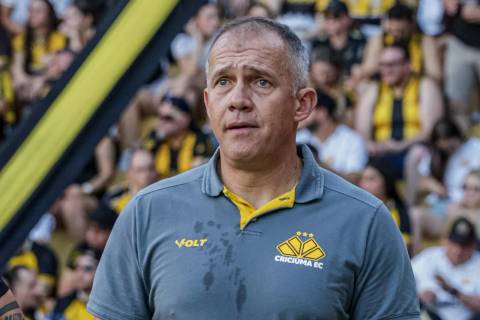 ‘Talvez o adversário mais difícil que enfrentamos aqui’, afirma Baptista após vitória contra o Vila Nova