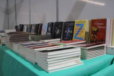 Último dia: programação da Feira do Livro termina neste sábado em Criciúma