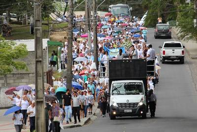 Caminhada pela vida e pela paz leva católicos ao bairro Boa Vista