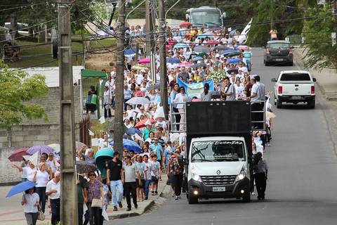 Caminhada pela vida e pela paz leva católicos ao bairro Boa Vista