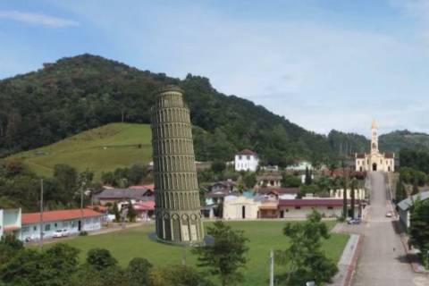 Primeira réplica brasileira da Torre de Pisa será inaugurada no Sul de Santa Catarina
