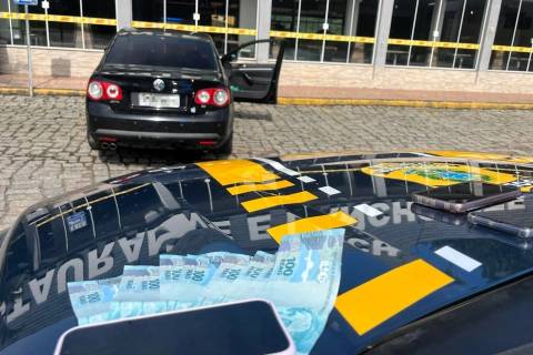 Mulheres são flagradas com notas falsas de dinheiro