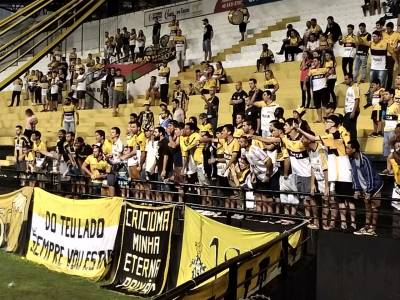 Protestos durante e depois do jogo retratam mau momento vivido pelo Tigre