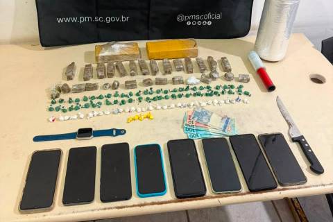 Vídeo: PM prende três homens com mais de 1,3 quilo de maconha em Turvo