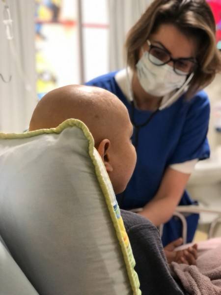 Médica alerta sobre a importância da detecção precoce dos sintomas do câncer infantojuvenil