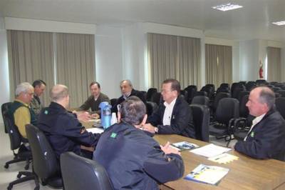 Cooperja conversa com candidatos a prefeito