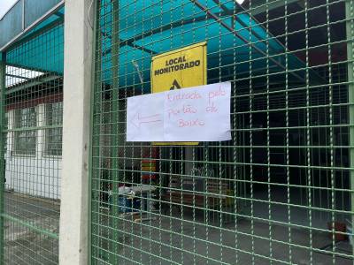 Pais reclamam de reforma na Escola Municipal Antônio Milanez Neto