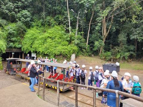 Alunos de Maracajá visitam Mina de Visitação Octávio Fontana em Criciúma