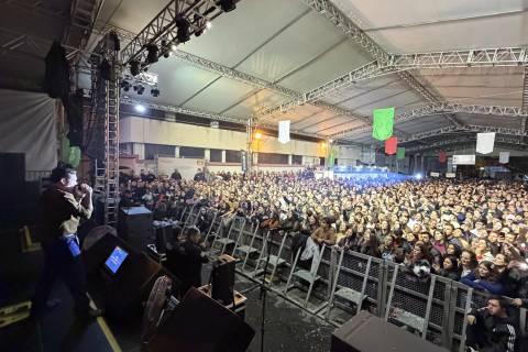 Felipe Araújo emociona multidão e abre a Maggiofest em grande estilo; veja fotos