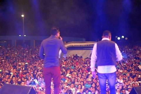 Dupla Daniel & Samuel lota a Praça Central