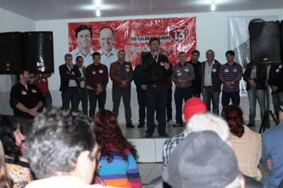 Moradores do Loteamento Jussara ouvem propostas de Murialdo e Sandro