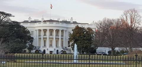 Trump substitui chefe de inteligência após relatos sobre interferência russa