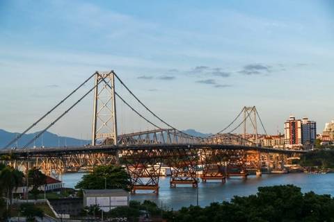 Hercílio Luz será liberada para tráfego de veículos oficiais e do transporte coletivo municipal