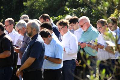 Padres se preparam para viver a Páscoa