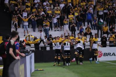 Criciúma vence CRB e mantém invencibilidade