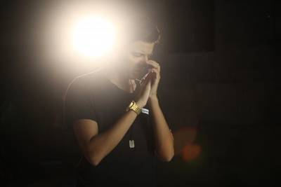Cantor de Araranguá lança canal na Vevo