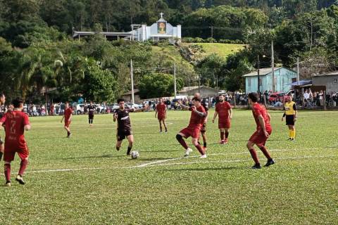 Três equipes seguem invictas e goleada do Pexinga é destaque da rodada no Municipal de Criciúma