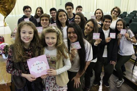 Livro idealizado por menina de 8 anos é lançado