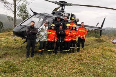 Pai derruba árvores e acende fogueira para helicóptero resgatar filho ferido por motosserra